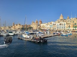 Valletta - widok miasta od strony portu